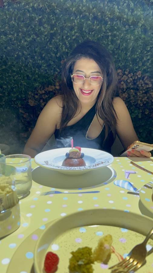 birthday dessert, glowing