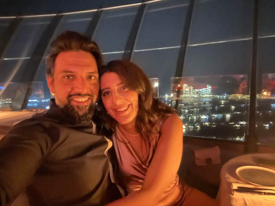 dinner in the sky, heads together